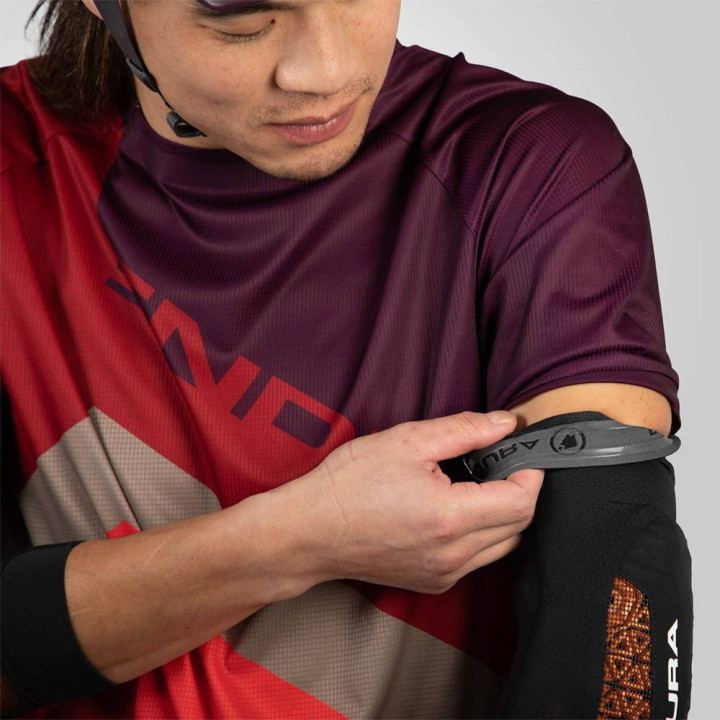 Endura Protezioni Mtb Gomito Mt500 D3O Ghost Uomo