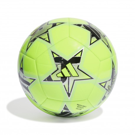 Foto Del Ragazzo Teenager In Pallone Da Calcio Della Tenuta Degli Abiti Sportivi 111740276