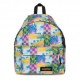 Il classico zaino Eastpak si rinnova con la brillante colorazione Retro Surf Light, perfetta per distinguerti ogni giorno.