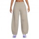 Nike 24.7 Impossibly soft Pantalone Open Beige Donna