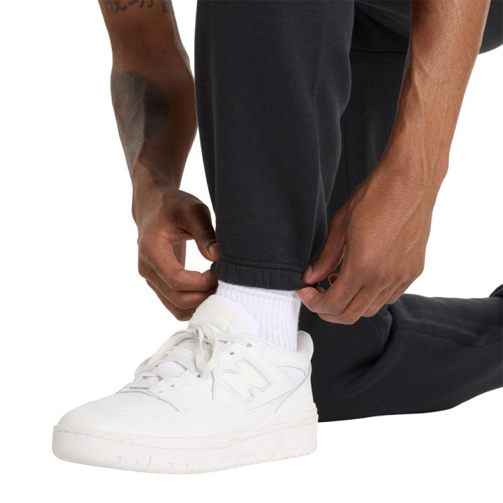 New Balance Pantaloni Con Polsino Essentials Nero Uomo