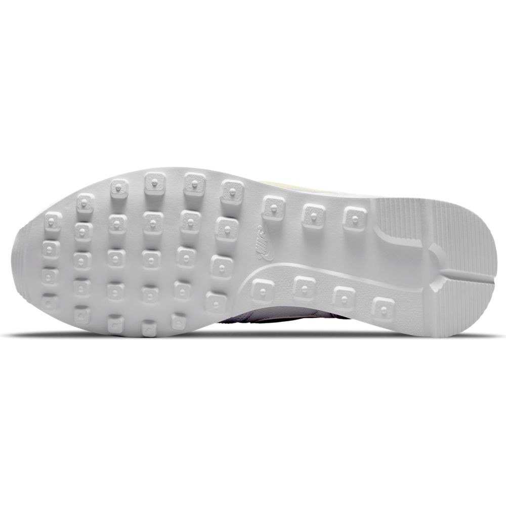 Nike air max internationalist deals