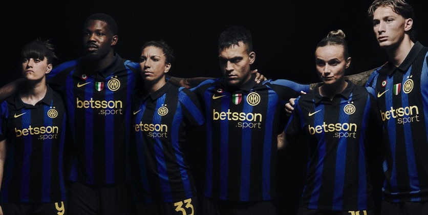 Scopri la collezione ufficiale Inter con maglie gara, training, abbigliamento e accessori nerazzurri